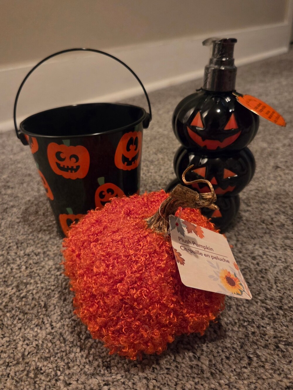 Halloween Pumpkin Hand Soap Dispenser, Bucket & Plush Pumpkin Lot - Picture 2 of 2